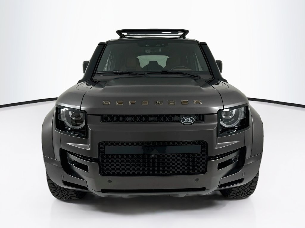 Used 2025 Land Rover Defender 110 AWD/4WD image 6
