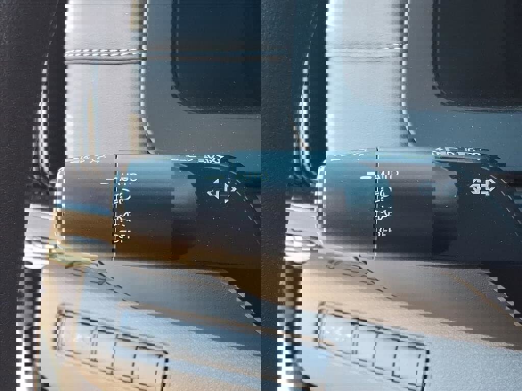 Used 2025 Nissan Pathfinder S image 18