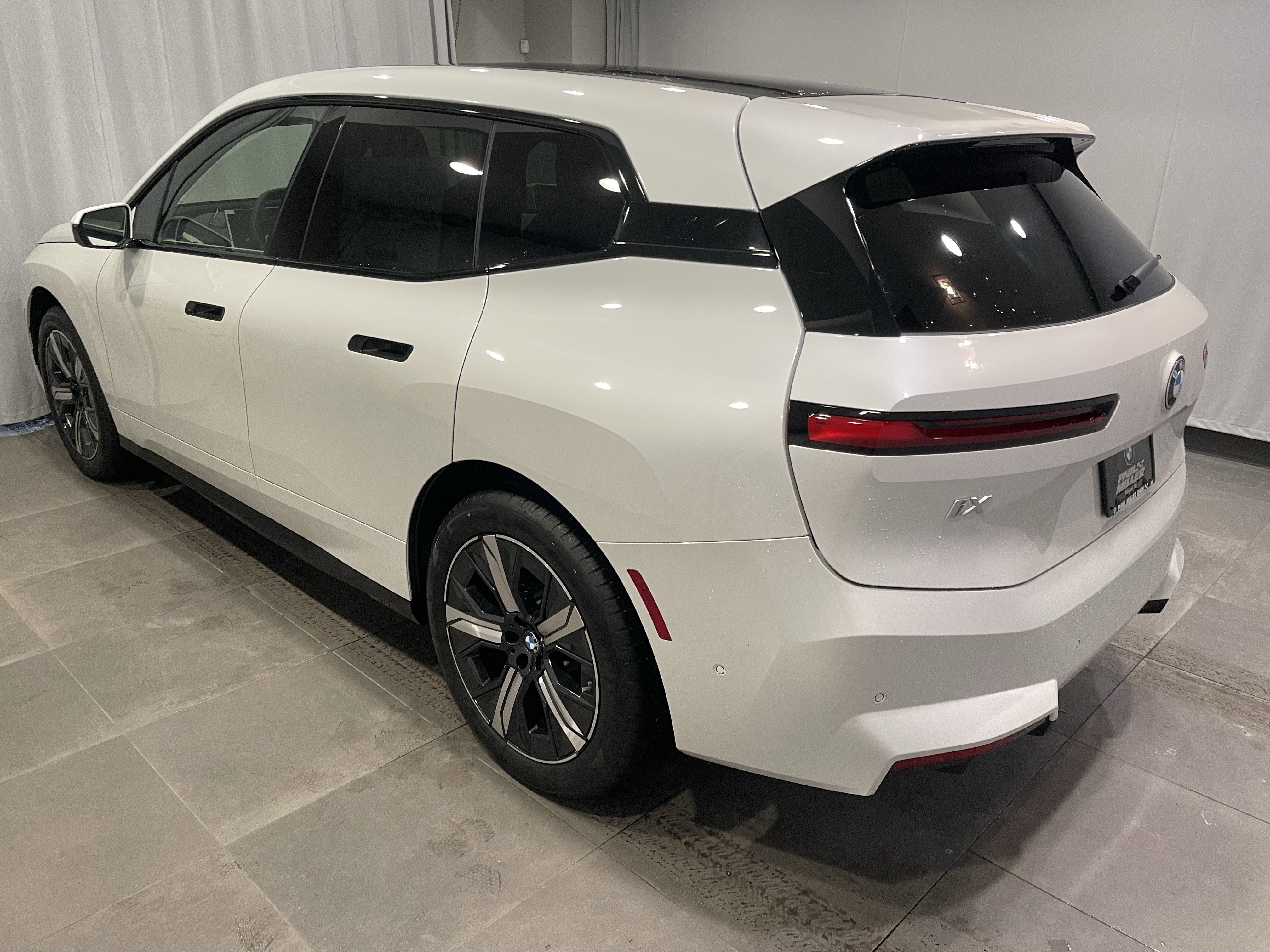 New 2026 BMW iX xDrive45 w/ Premium Package AWD/4WD image 4