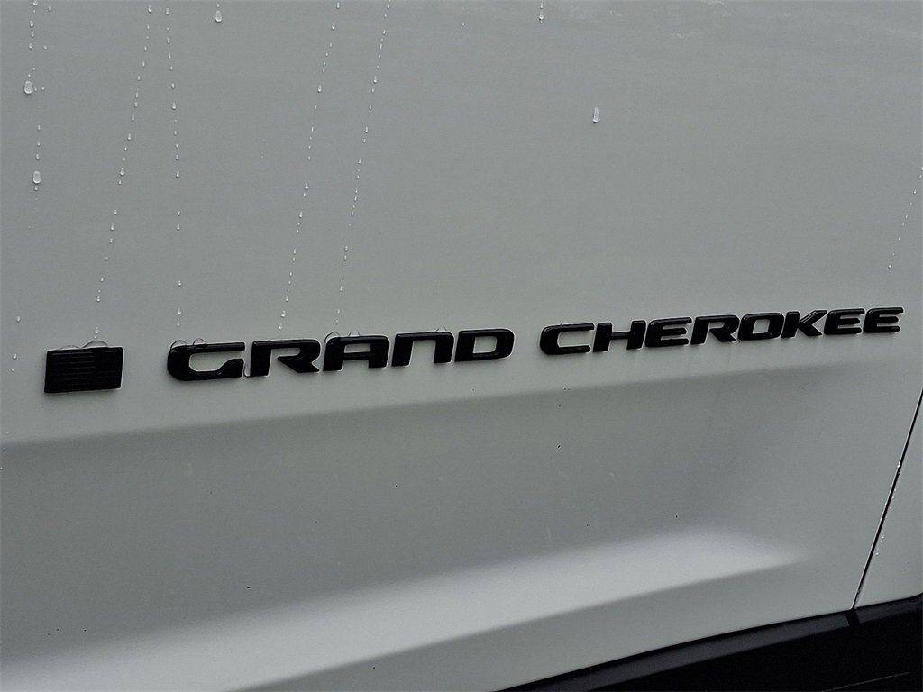 Certified 2025 Jeep Grand Cherokee Limited w/ Black Appearance Package image 24