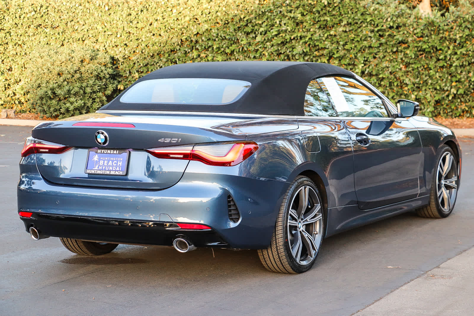 Used 2024 BMW 430i Convertible w/ Premium Package RWD image 16