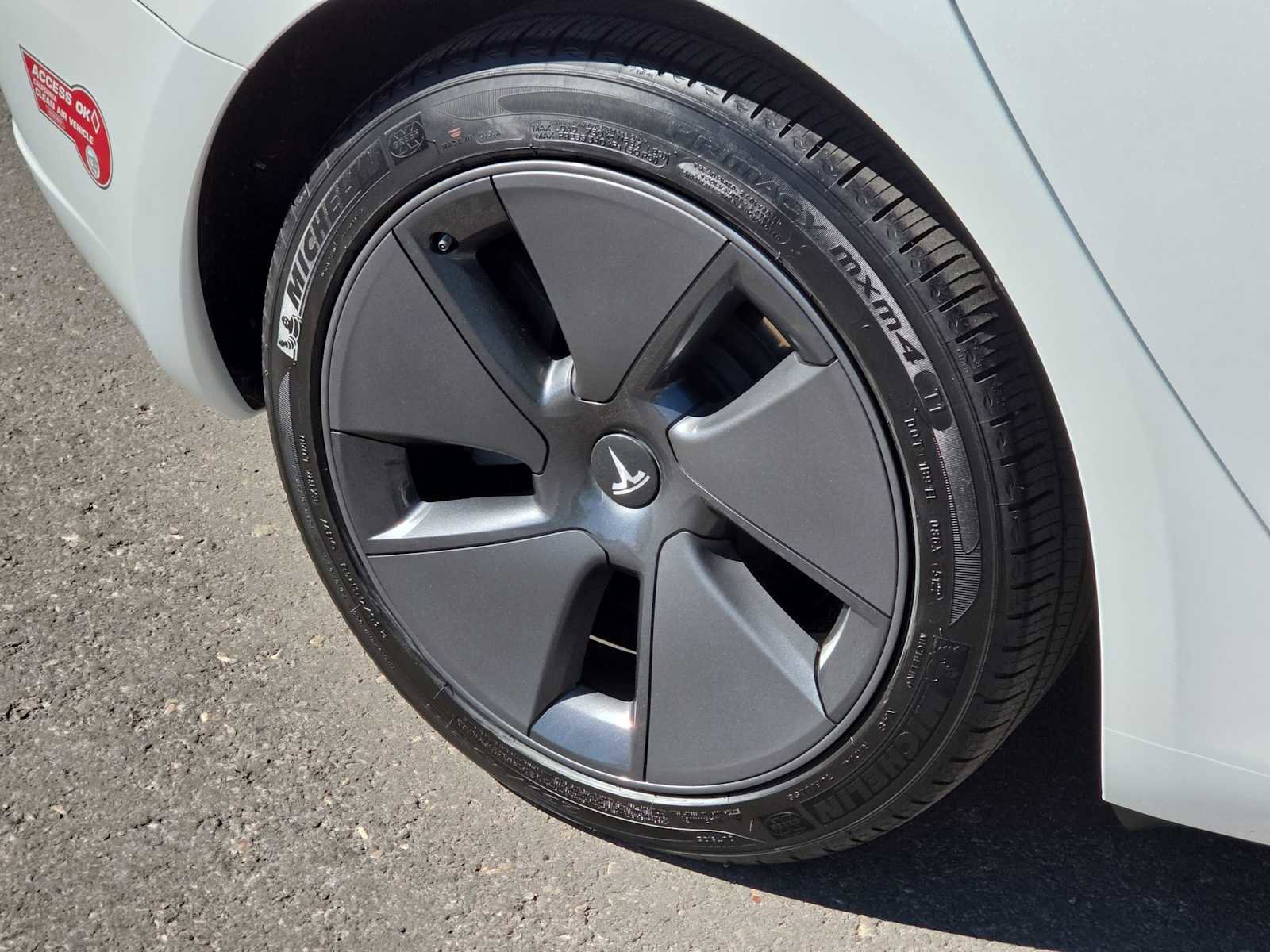 Used 2023 Tesla Model 3 Standard Range image 12