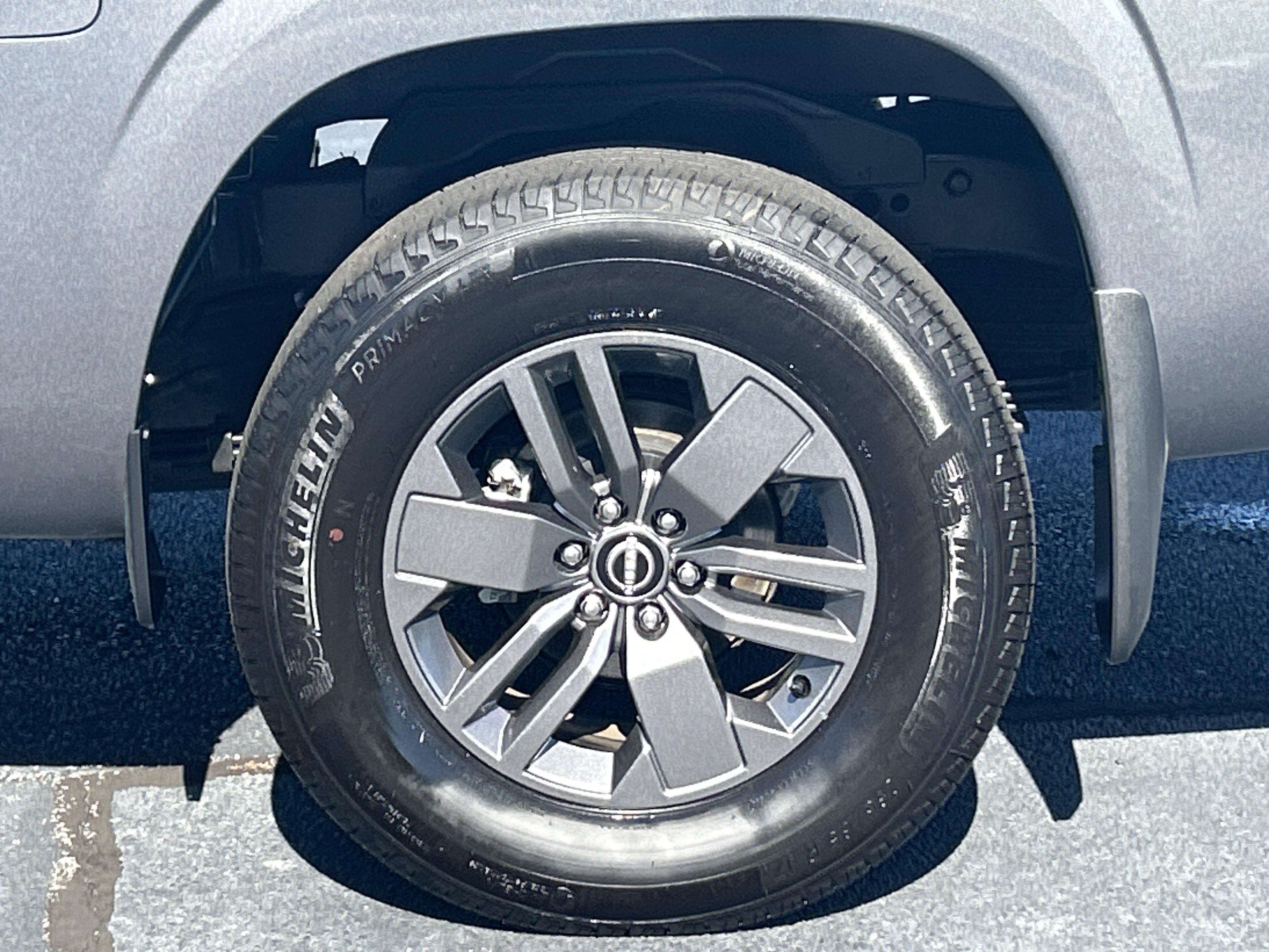 Used 2025 Nissan Frontier SV RWD image 35