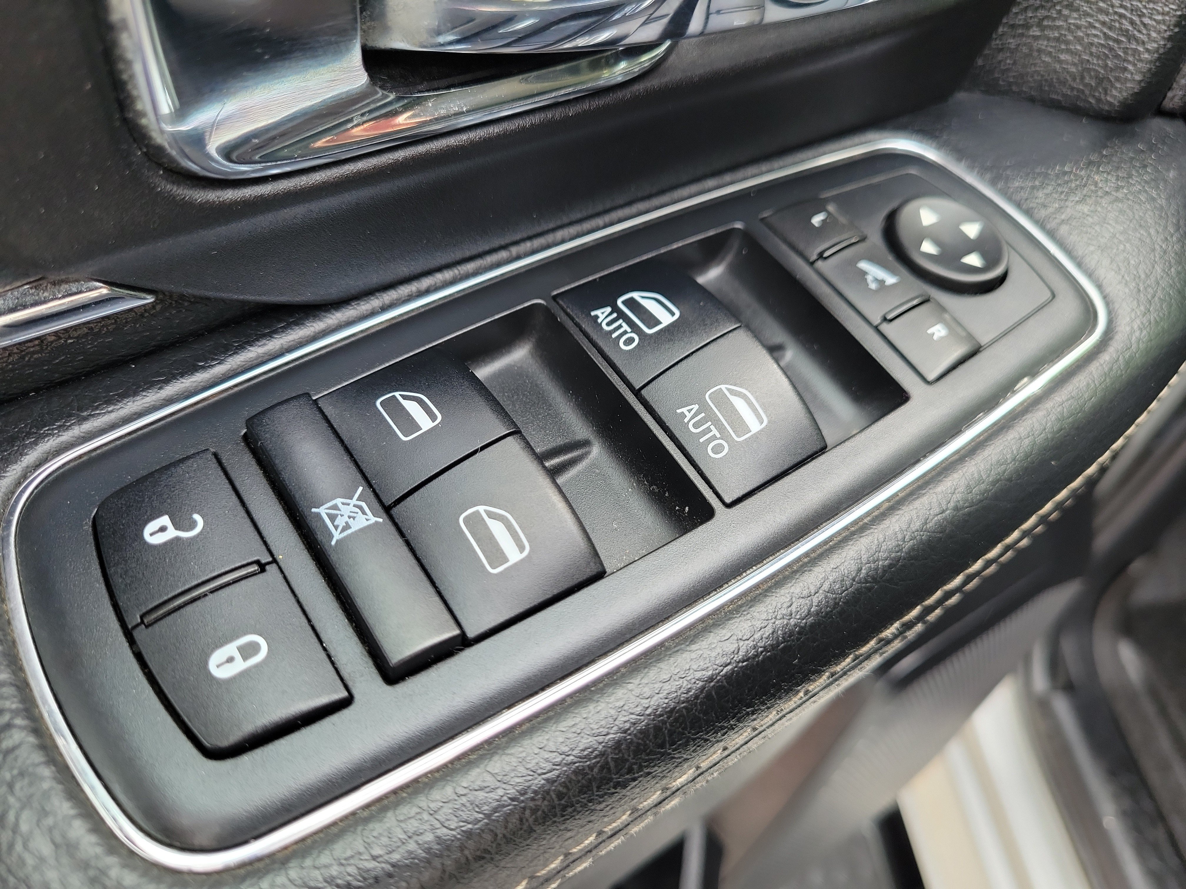 Used 2016 RAM 1500 Laramie AWD/4WD image 19