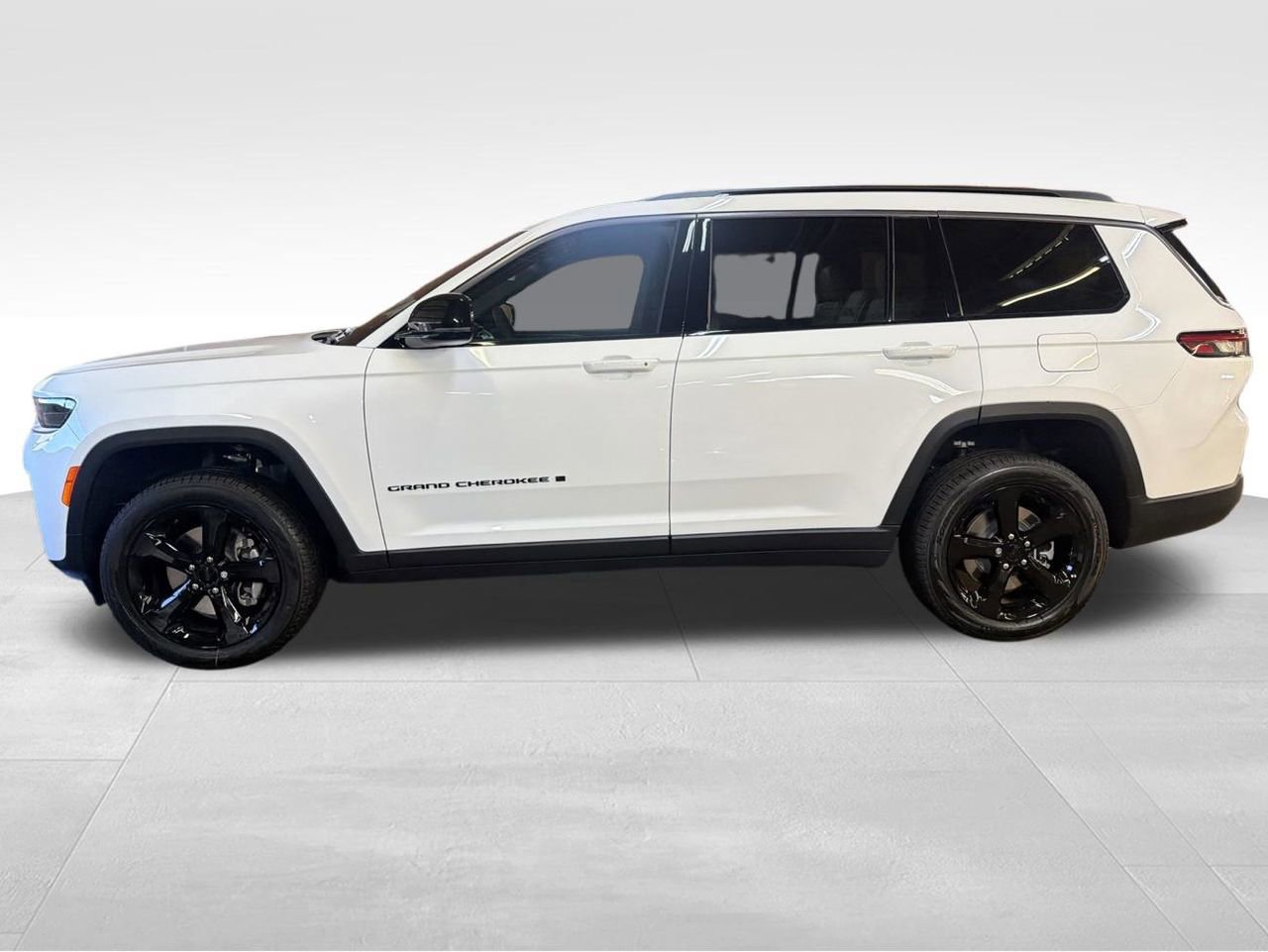 New 2026 Jeep Grand Cherokee L Limited w/ Limited Altitude Package AWD/4WD image 2