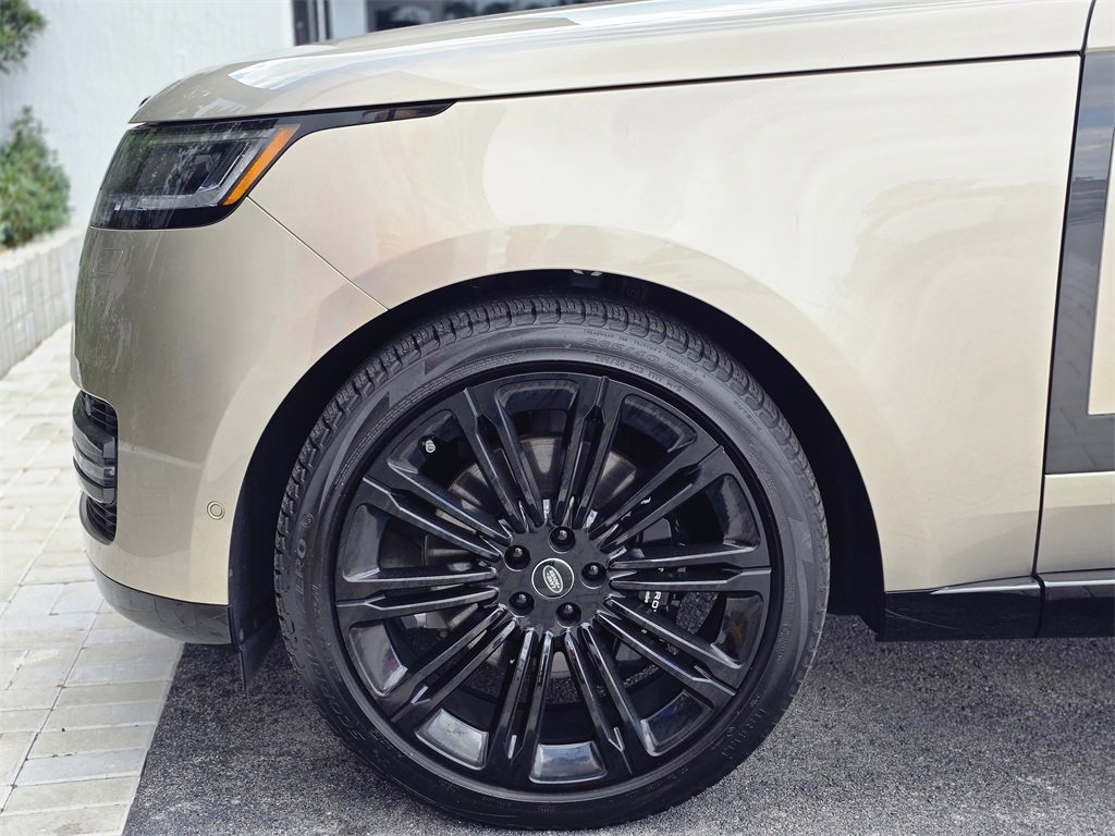 Used 2024 Land Rover Range Rover SE image 8