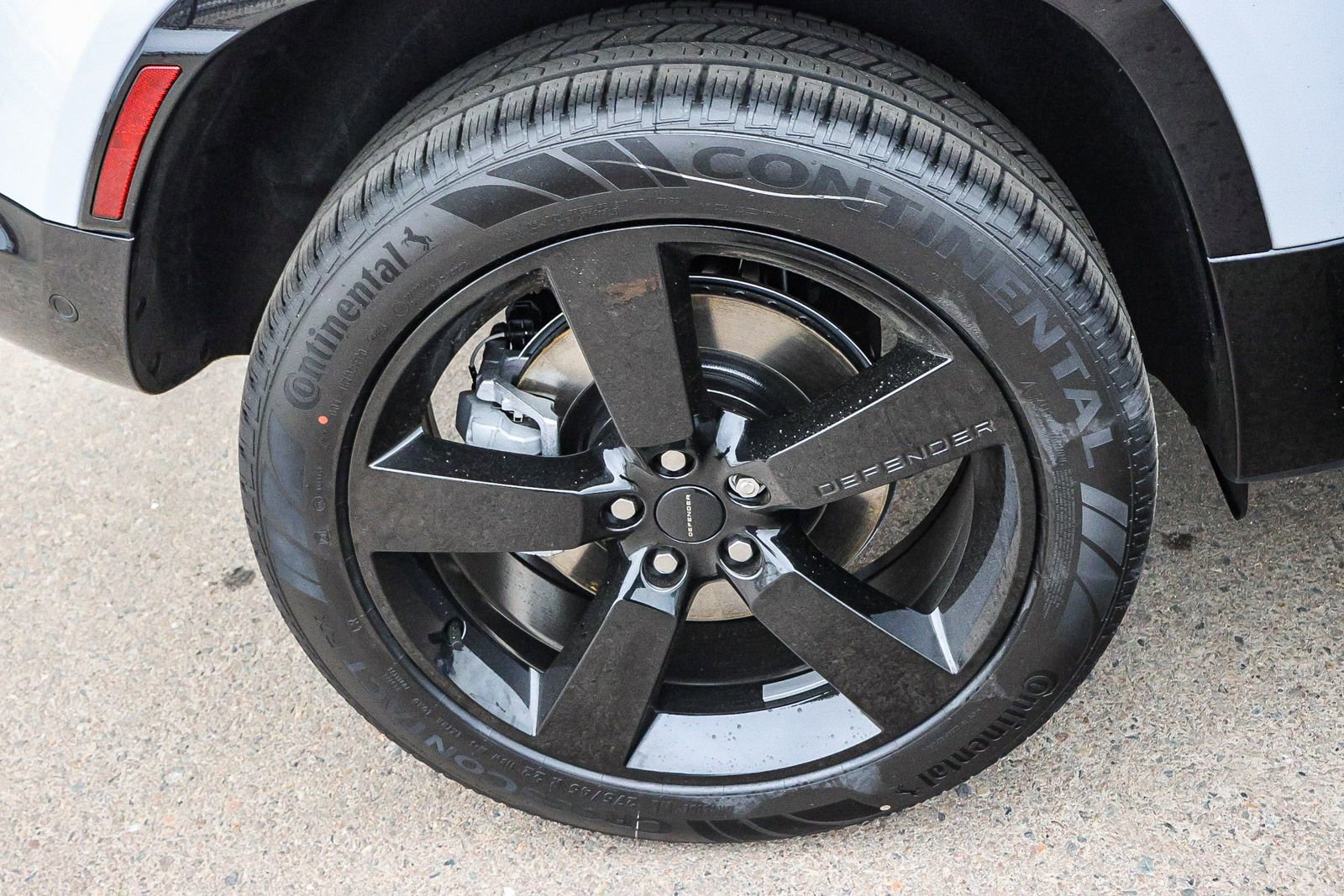 New 2026 Land Rover Defender 110 X-Dynamic SE image 13