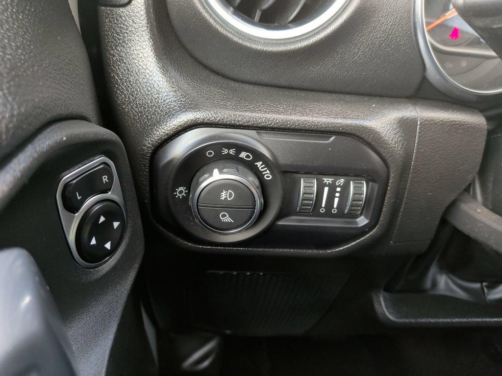 Used 2022 Jeep Gladiator Overland w/ Popular Equipment Package AWD/4WD image 28