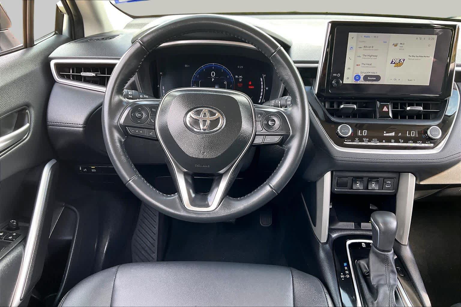 Used 2025 Toyota Corolla Cross XLE FWD image 6