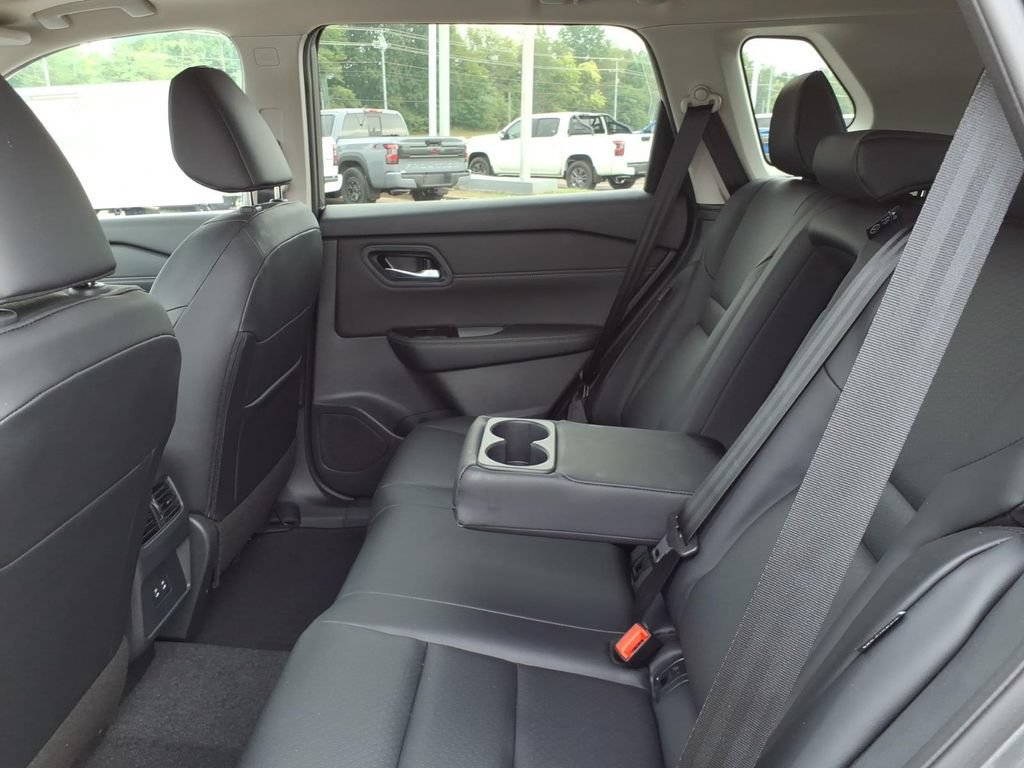 New 2026 Nissan Rogue Dark Armor FWD image 7