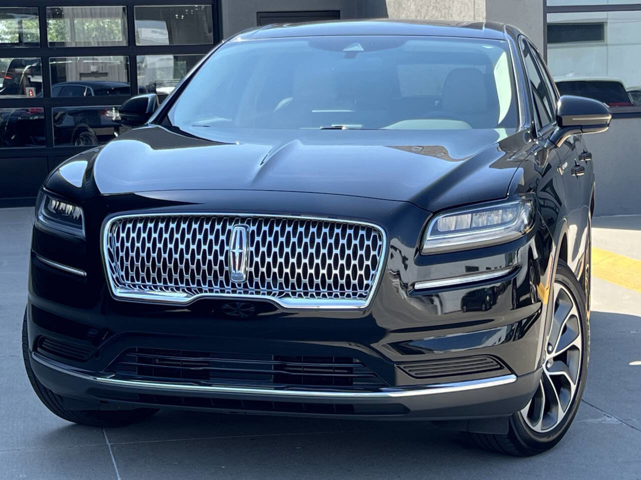 Used 2022 Lincoln Nautilus Reserve image 3