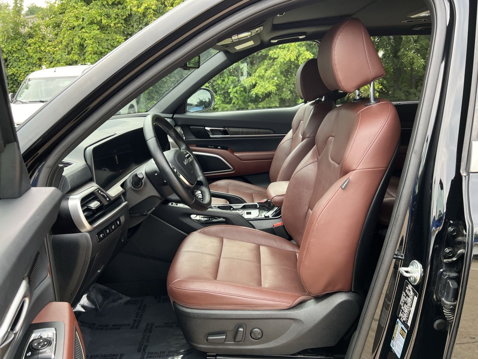 Used 2024 Kia Telluride EX w/ EX Captain's Chair Package AWD/4WD image 18