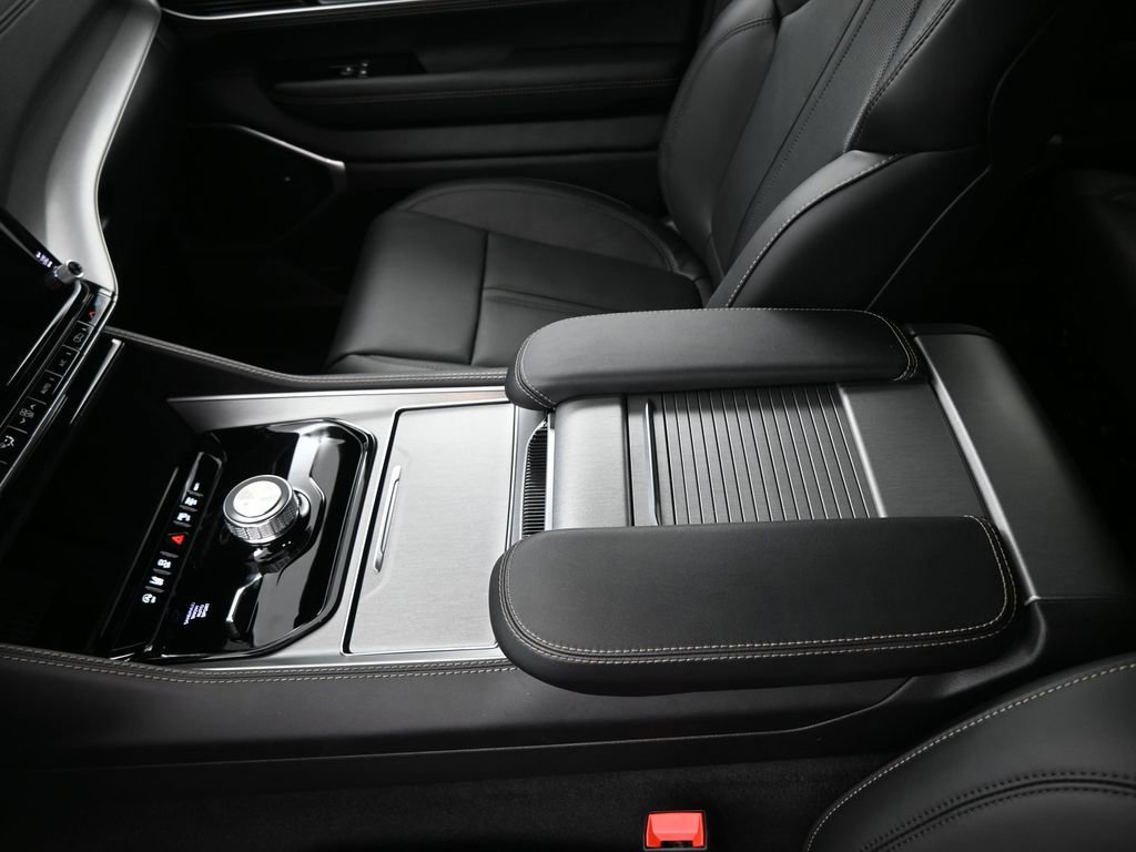 New 2026 Jeep Grand Wagoneer 4WD image 9