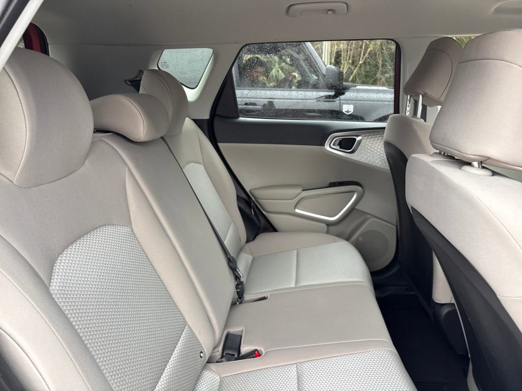 Used 2022 Kia Soul LX image 28