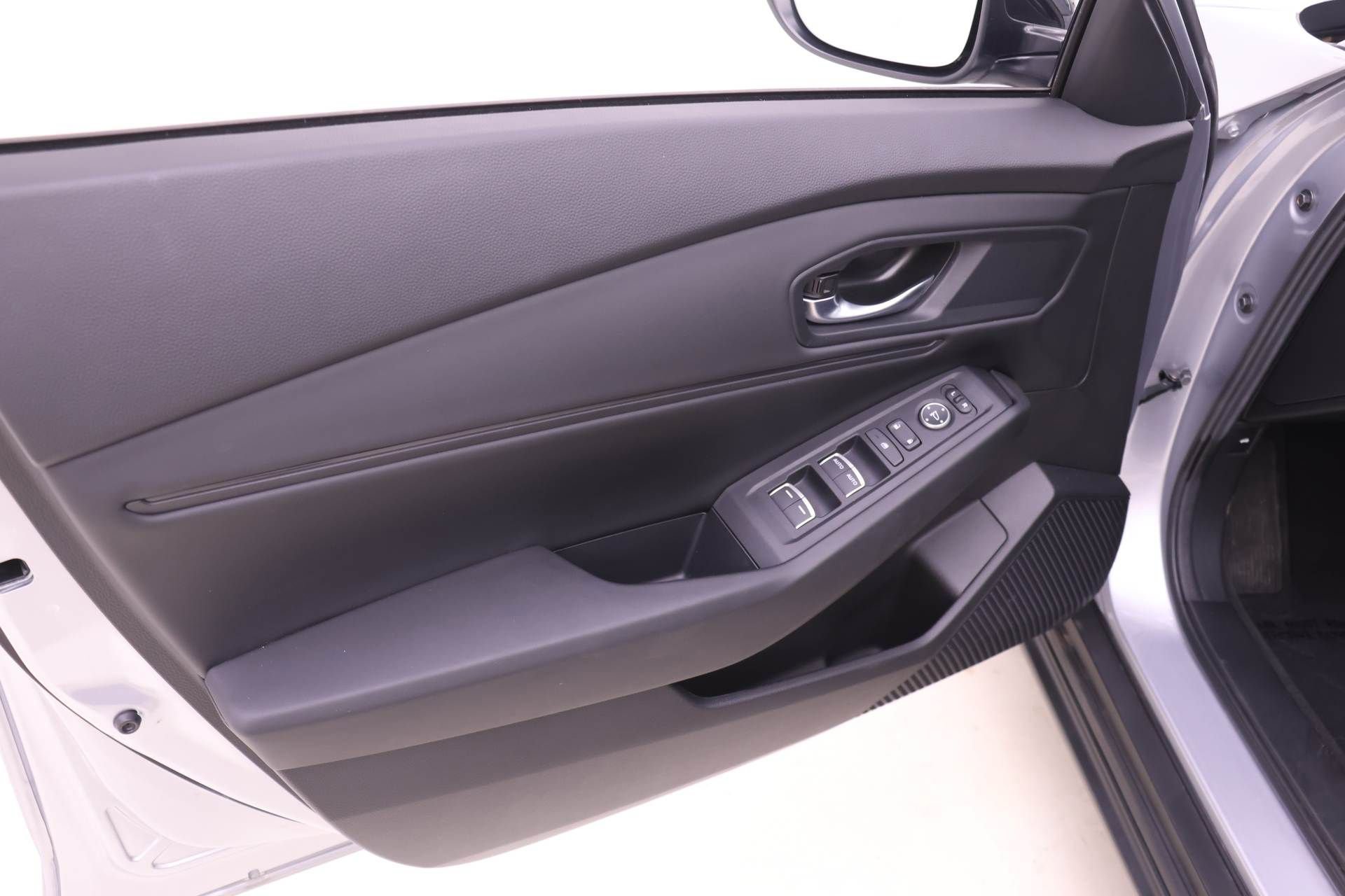 Certified 2025 Honda Accord SE image 9