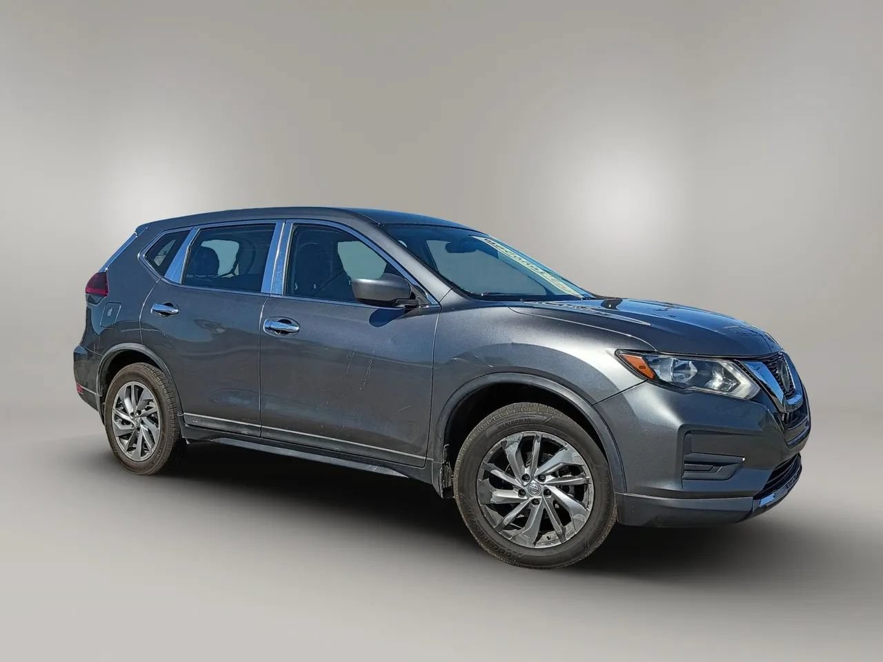 Used 2018 Nissan Rogue S FWD image 3