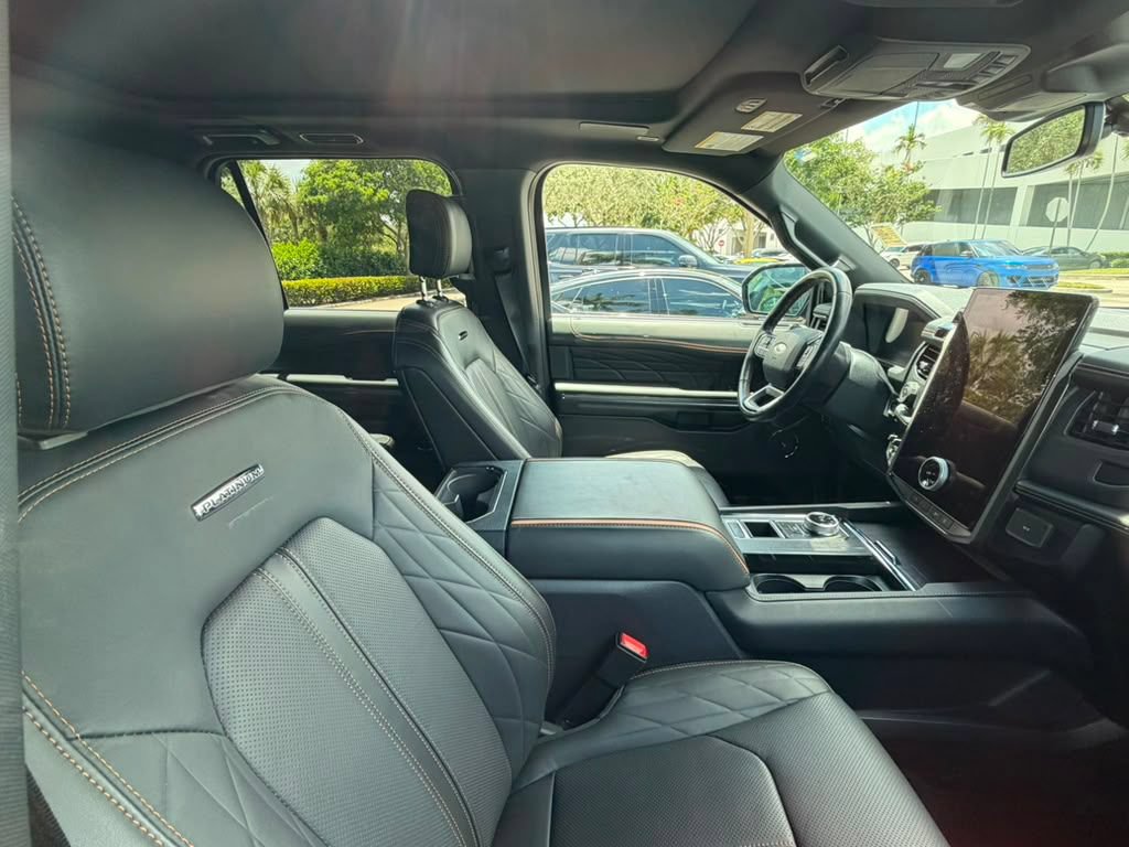 Used 2023 Ford Expedition Platinum RWD image 12