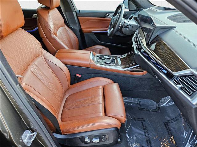Used 2024 BMW X7 M60i w/ Climate Comfort Package image 24