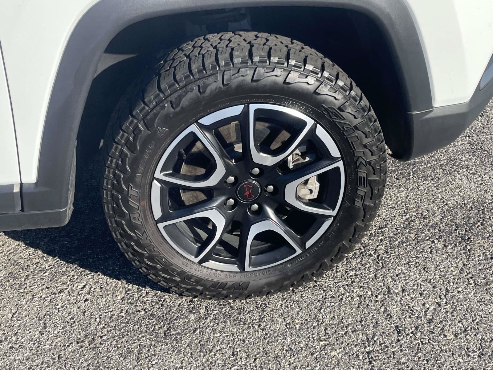 Certified 2025 Jeep Compass Trailhawk AWD/4WD image 3