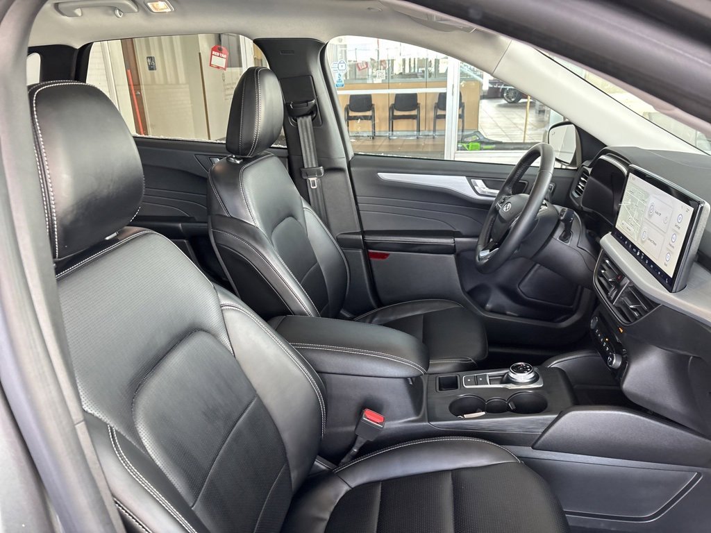 Used 2024 Ford Escape Platinum image 33