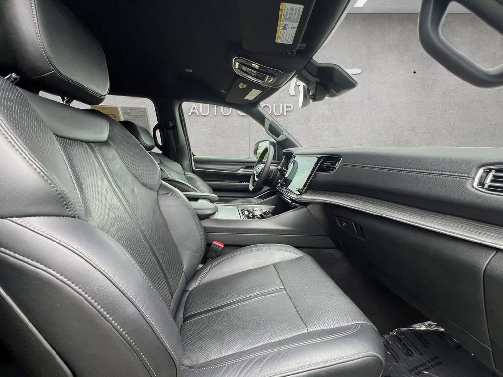 Used 2024 Jeep Wagoneer Series II w/ Flexible Seating Group RWD image 24