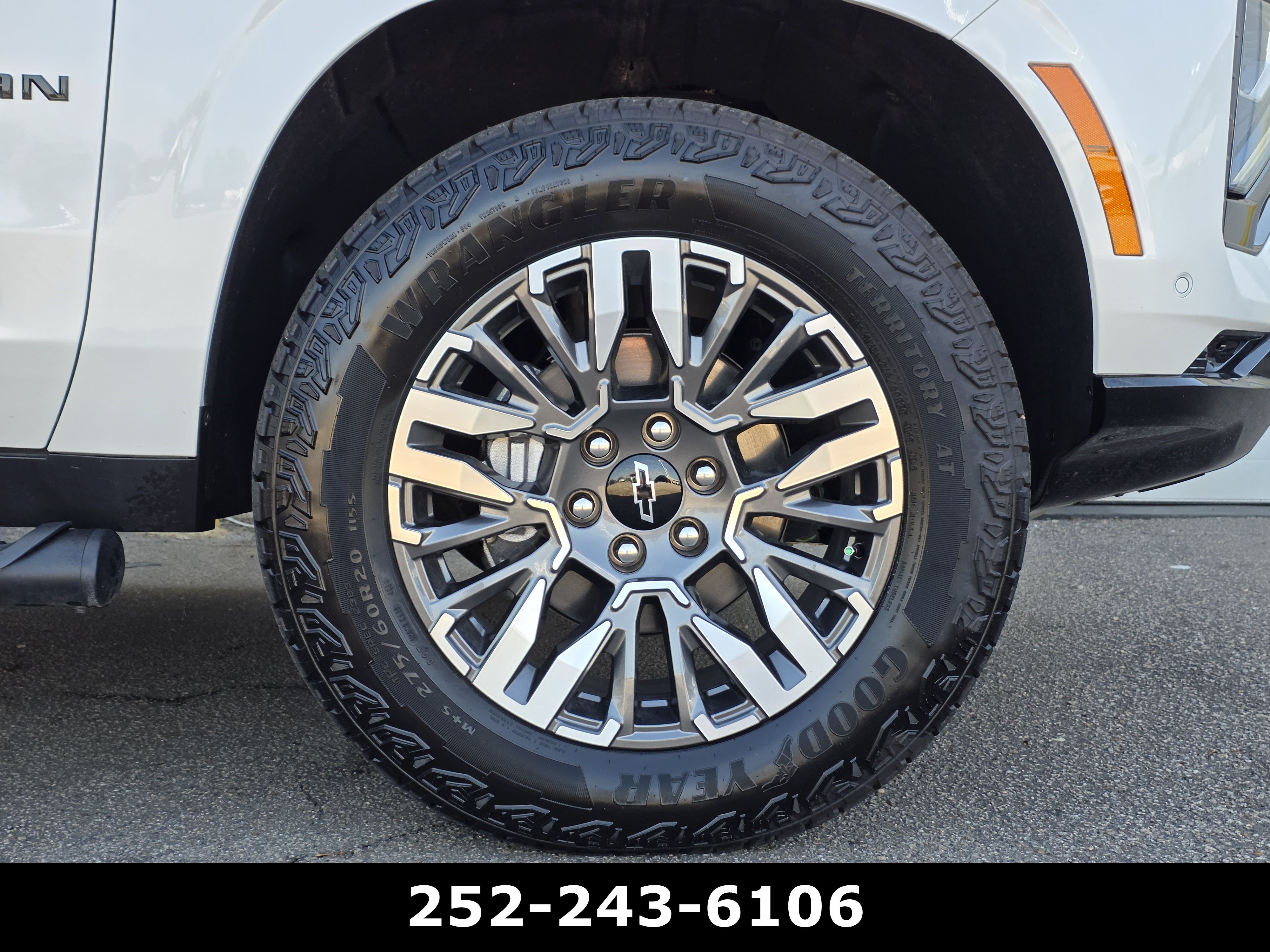 Used 2025 Chevrolet Suburban Z71 w/ Z71 Off-Road Package AWD/4WD image 53
