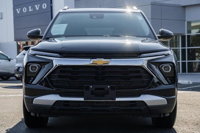 Used 2024 Chevrolet TrailBlazer LT image 2