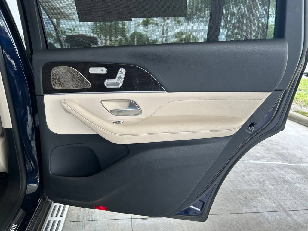 Used 2022 Mercedes-Benz GLS 450 4MATIC image 32