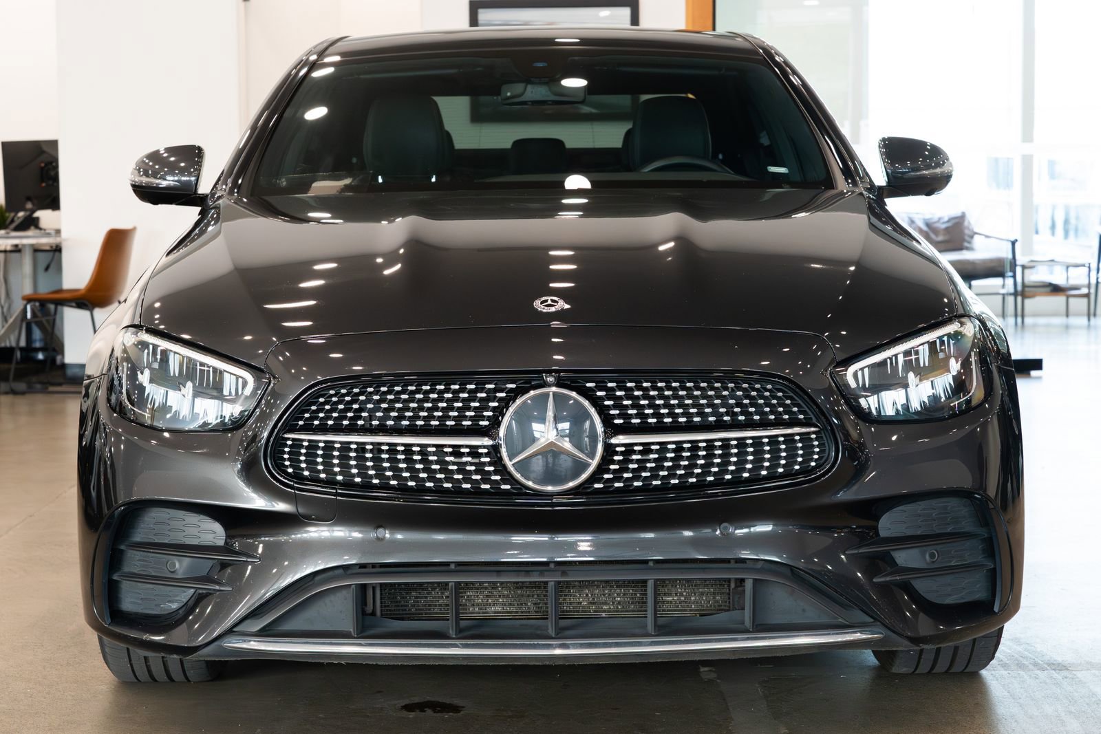 Used 2021 Mercedes-Benz E 350 4MATIC Sedan image 2