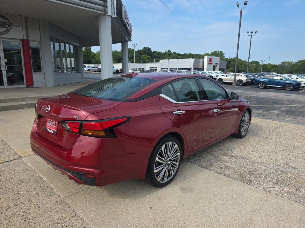 Used 2025 Nissan Altima 2.5 SL FWD image 3