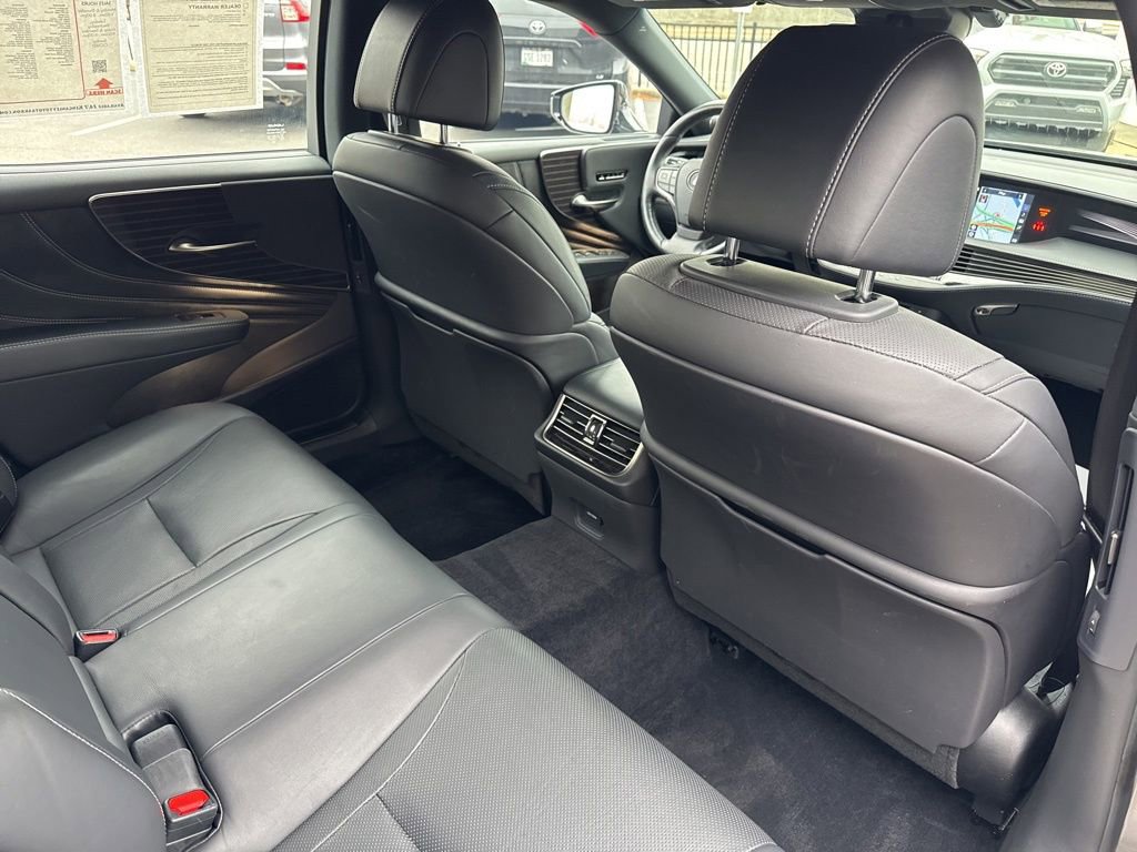 Used 2018 Lexus LS 500h AWD image 26
