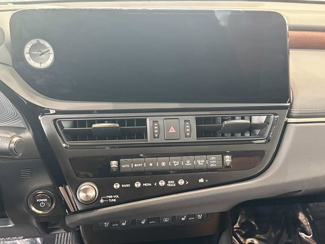 Used 2025 Lexus ES 300h w/ Technology Package image 70