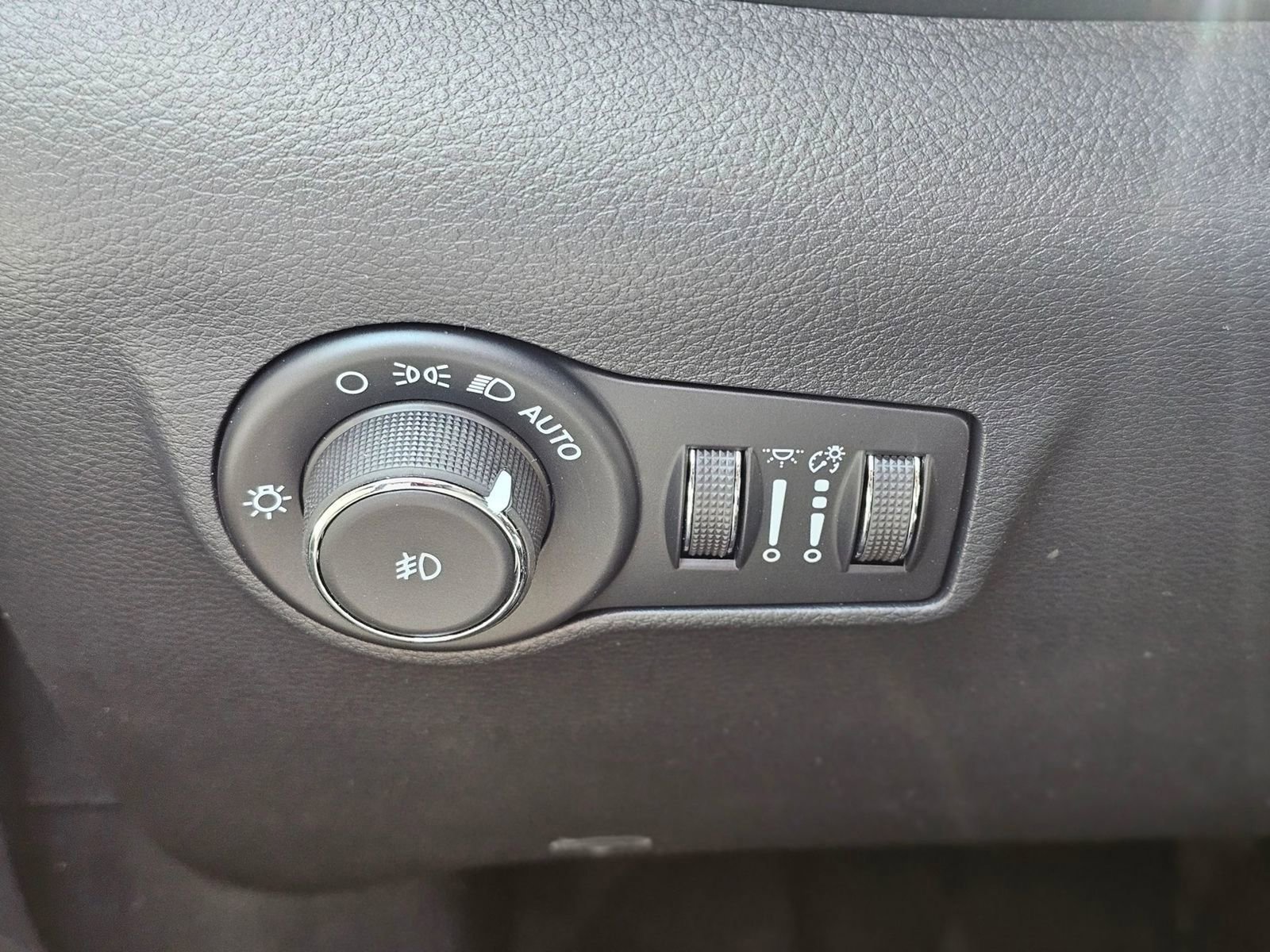 New 2026 Jeep Compass Latitude AWD/4WD image 10