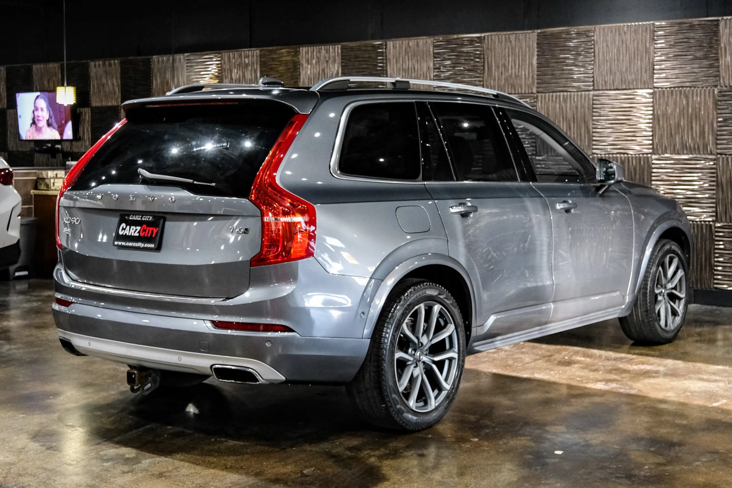 Used 2017 Volvo XC90 T6 Momentum w/ Convenience Package AWD/4WD image 9