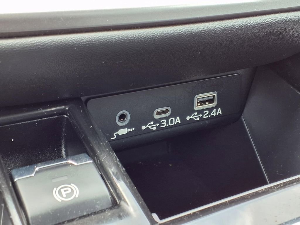 Used 2025 Subaru Outback Premium AWD/4WD image 14