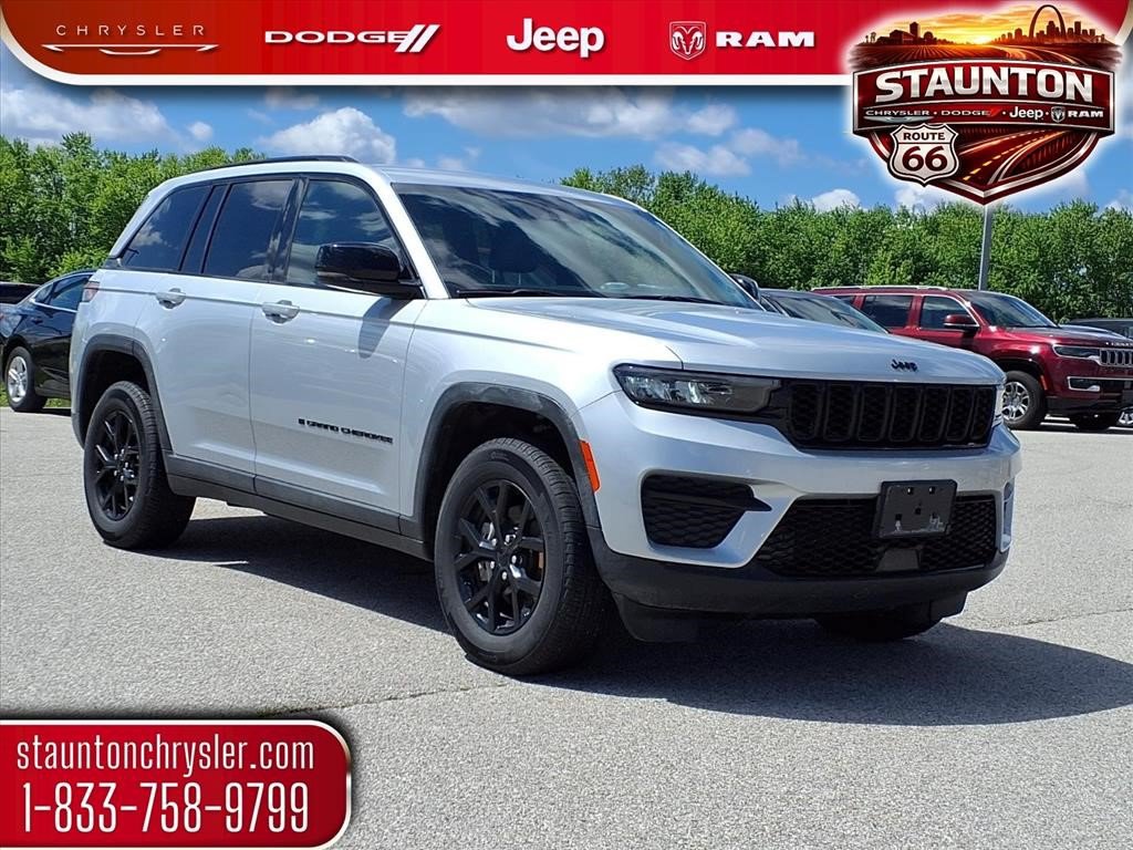 Used 2025 Jeep Grand Cherokee Altitude AWD/4WD image 1