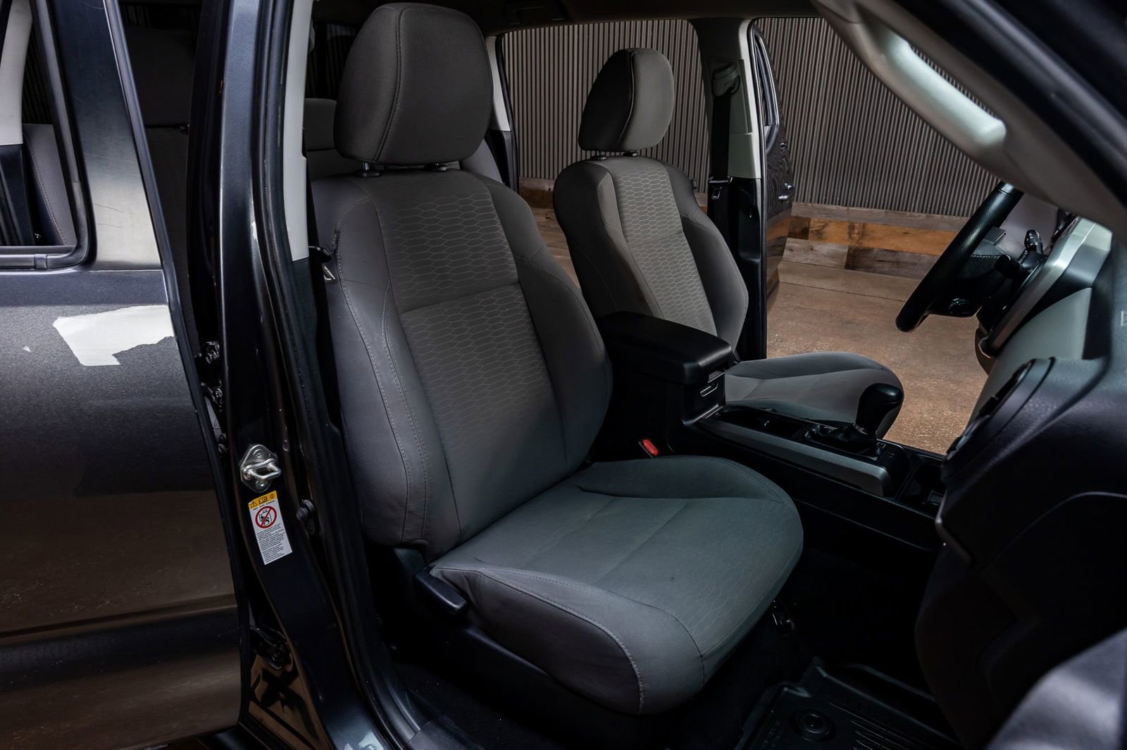 Used 2018 Toyota Tacoma SR5 AWD/4WD image 28