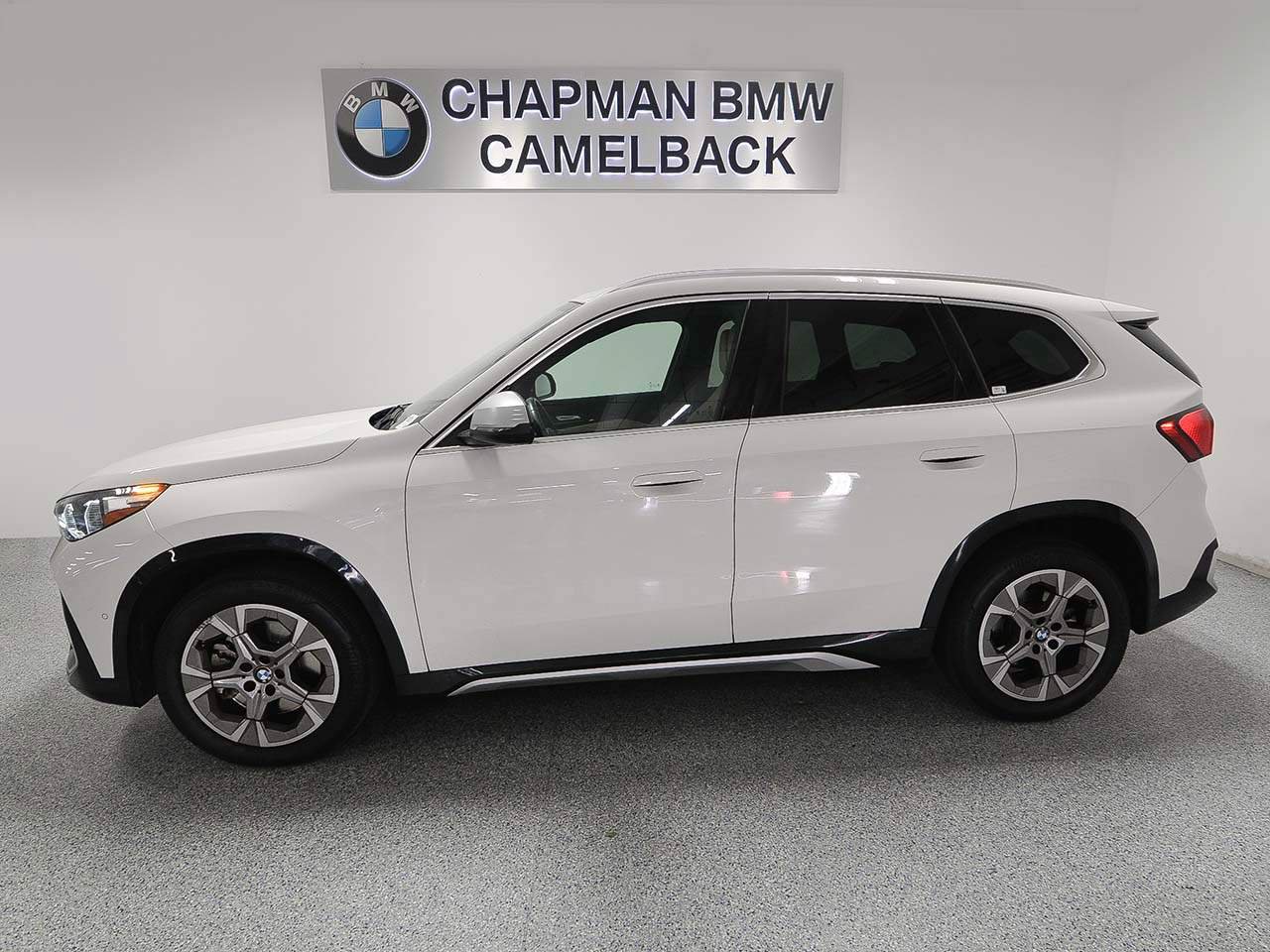 Used 2023 BMW X1 xDrive28i w/ Convenience Package AWD/4WD image 3