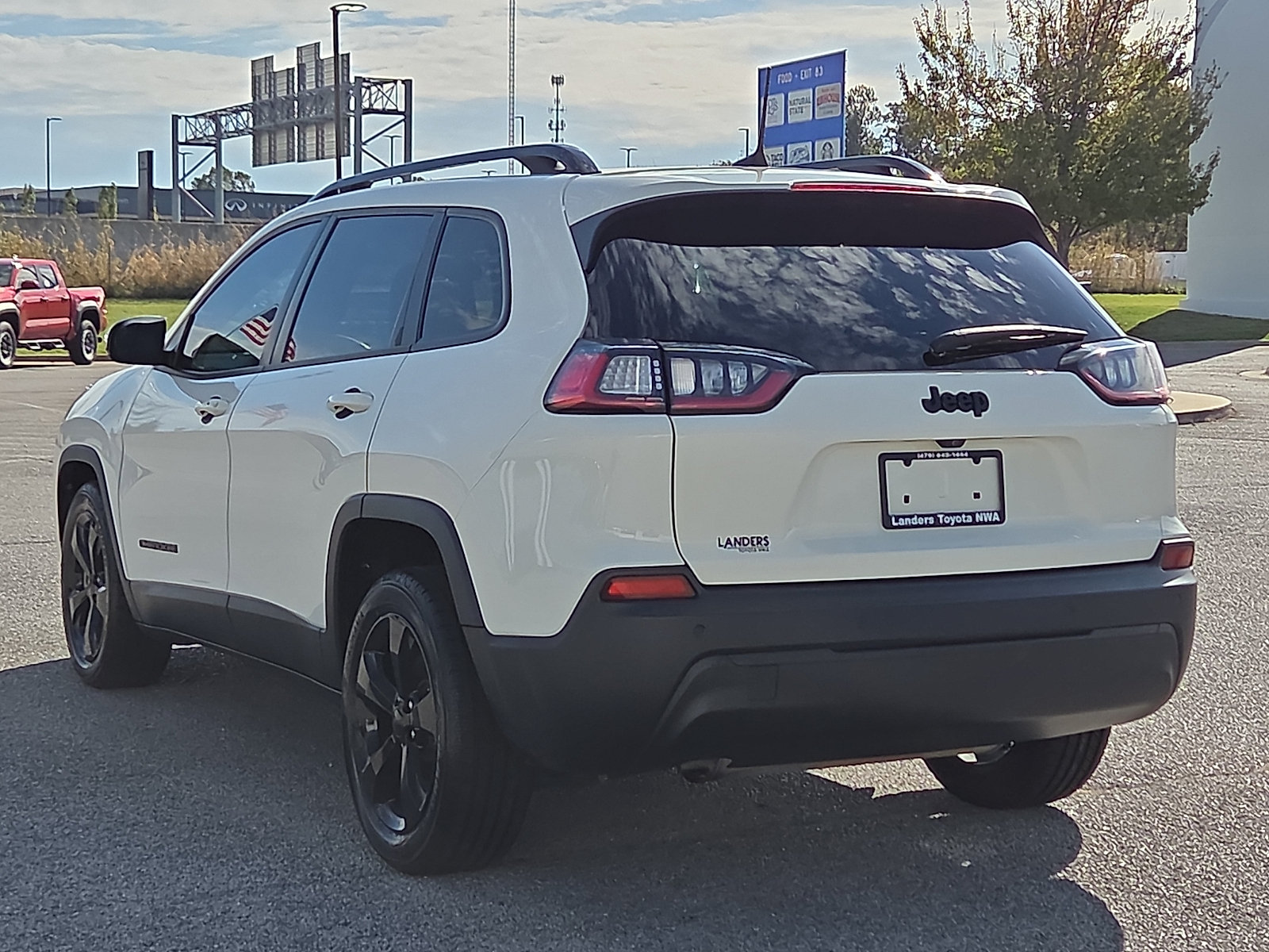 Used 2019 Jeep Cherokee Latitude Plus FWD image 4