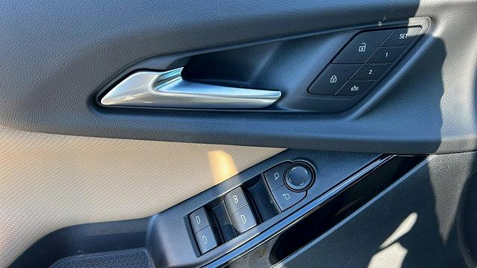 New 2026 Chevrolet Equinox ACTIV w/ Convenience Package III image 16