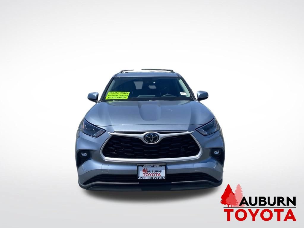 Used 2022 Toyota Highlander LE AWD/4WD image 2