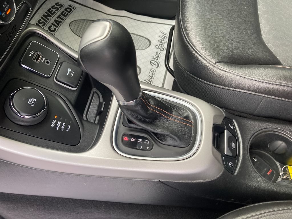 Used 2018 Jeep Compass Latitude AWD/4WD image 30