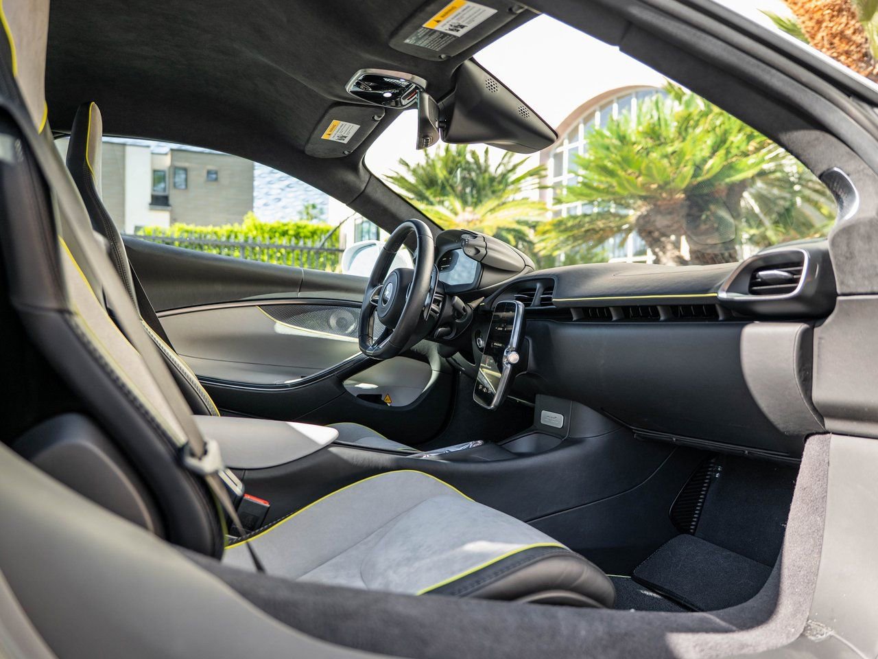 Used 2023 McLaren Artura image 10