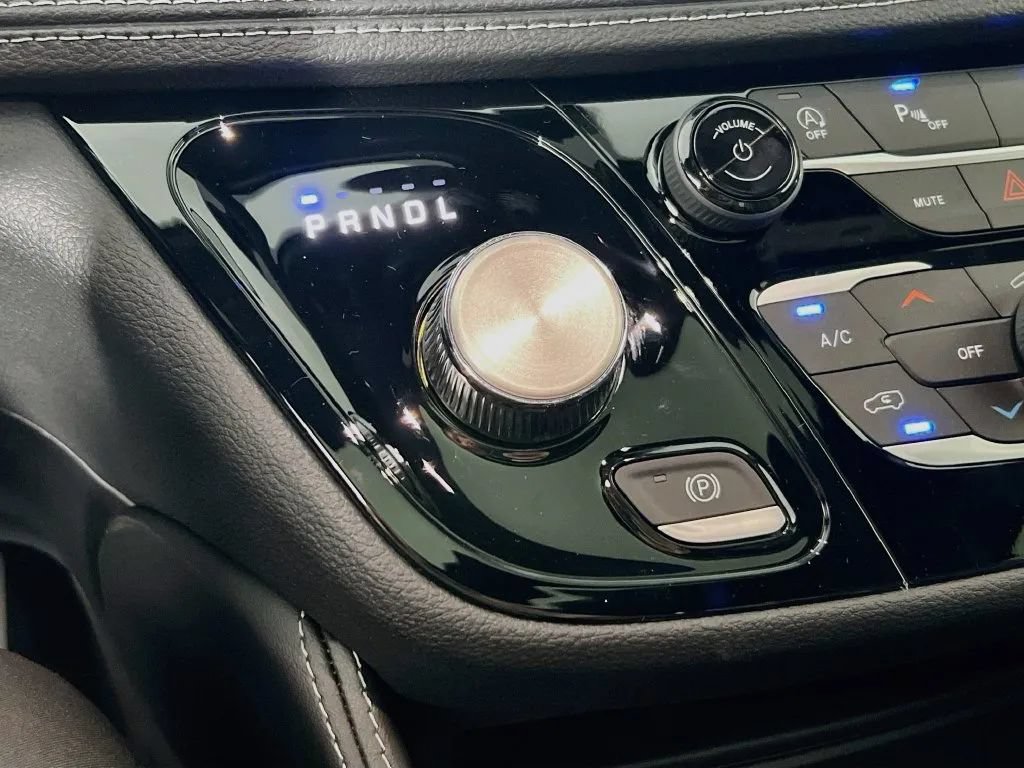 New 2027 Chrysler Pacifica Limited FWD image 18