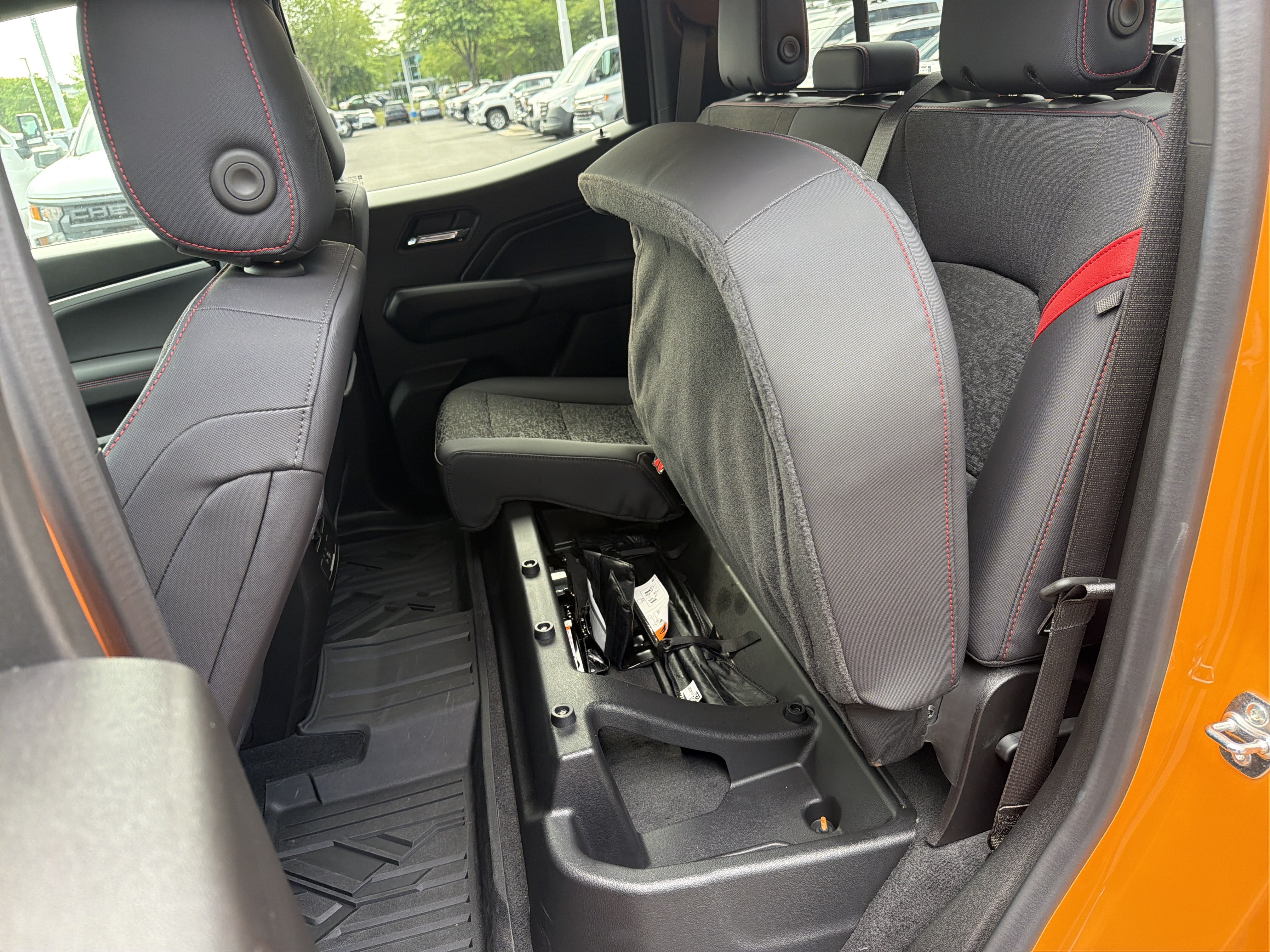 Used 2026 Chevrolet Colorado Z71 AWD/4WD image 32