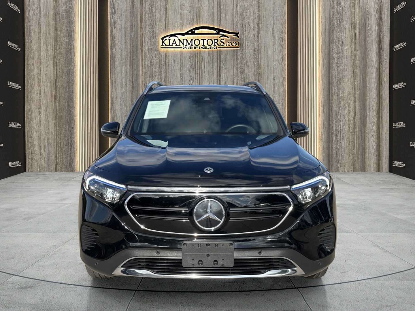 Used 2023 Mercedes-Benz EQB 350 4MATIC SUV w/ Exclusive Package image 2