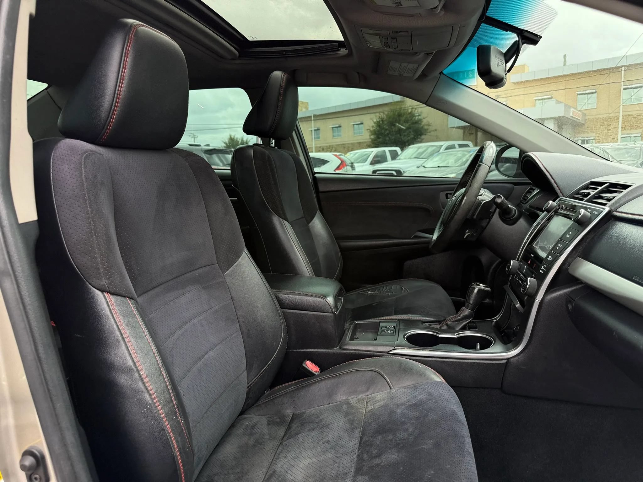 Used 2017 Toyota Camry XSE FWD image 17