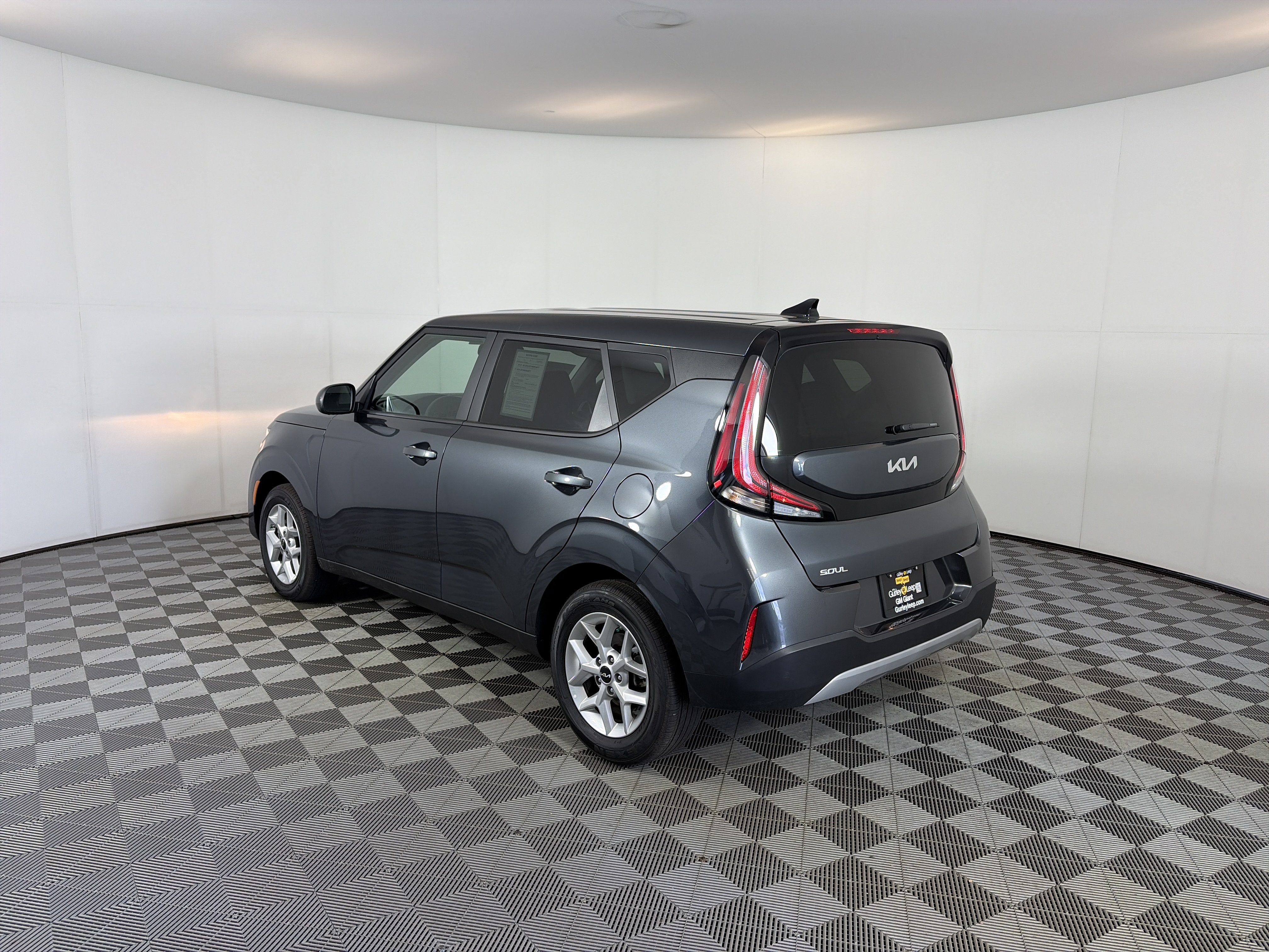 Used 2025 Kia Soul LX w/ LX Technology Package FWD image 8