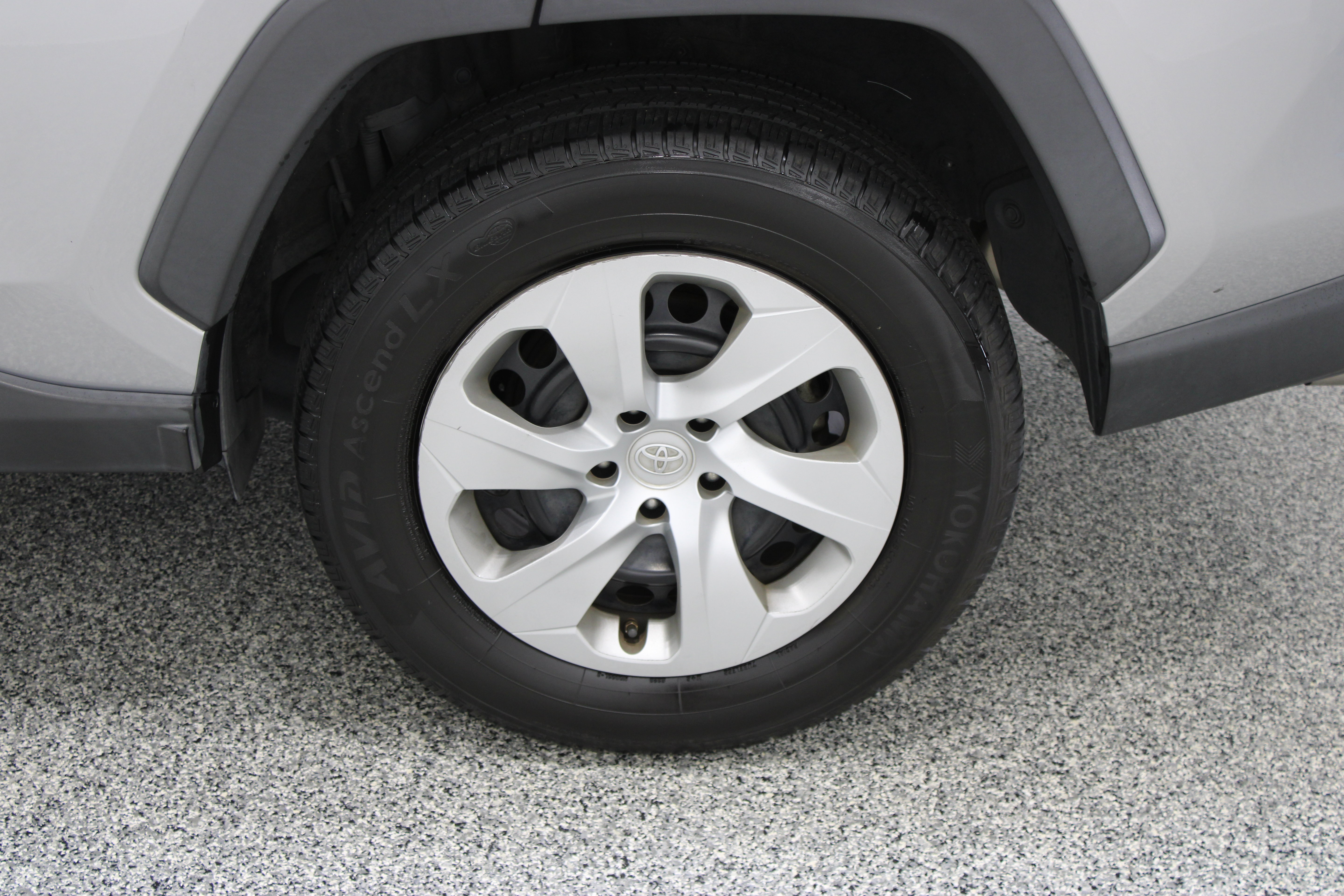 Used 2021 Toyota RAV4 LE FWD image 10
