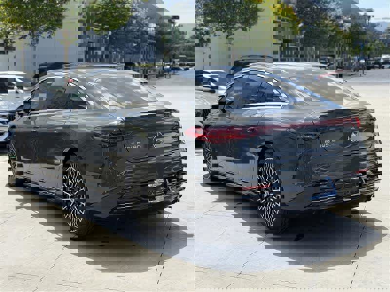 Used 2023 Mercedes-Benz EQS 580 4MATIC Sedan image 4